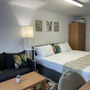  Apartment Posh Executive London