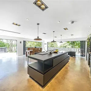  Villa The Ridge - Luxury Designer With Hot Tub And Sauna, Bexley Borough Of